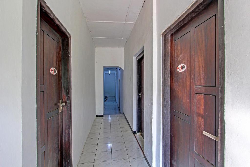 SPOT ON 91521 Mayong Guesthouse - Tap to explore photos