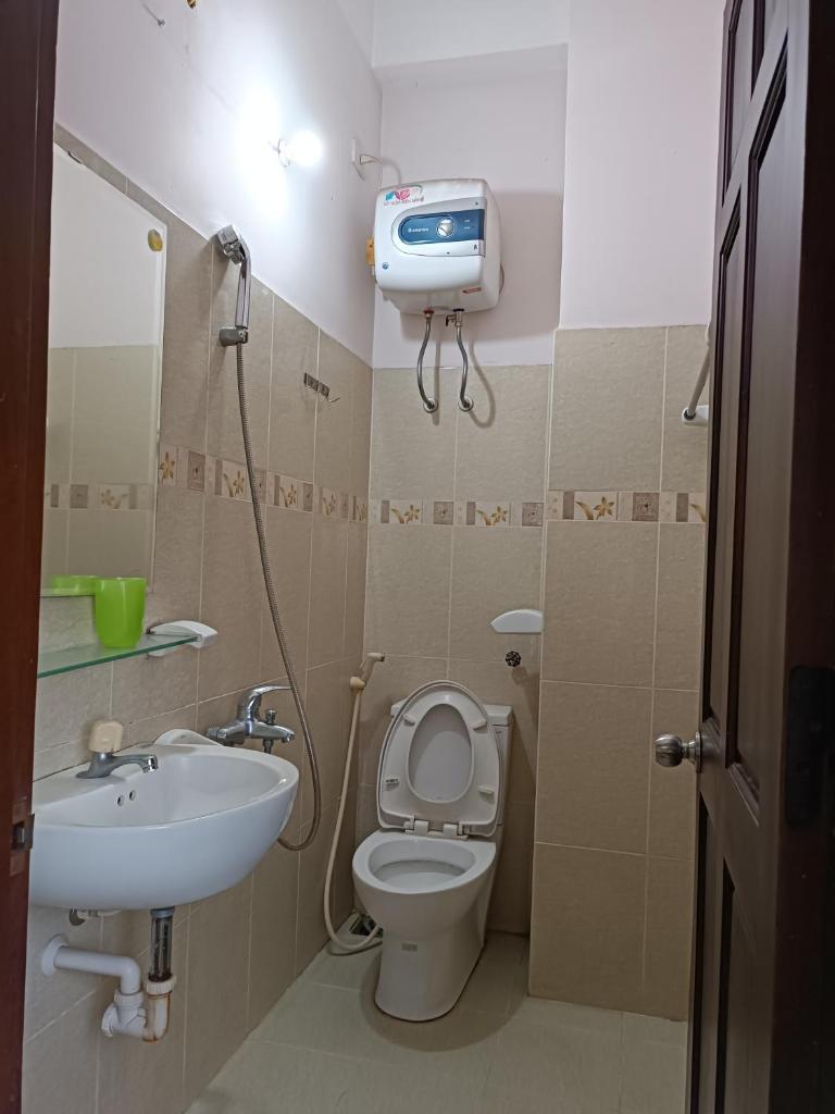 OYO 1171 Tay Hai Hotel - Tap to explore photos