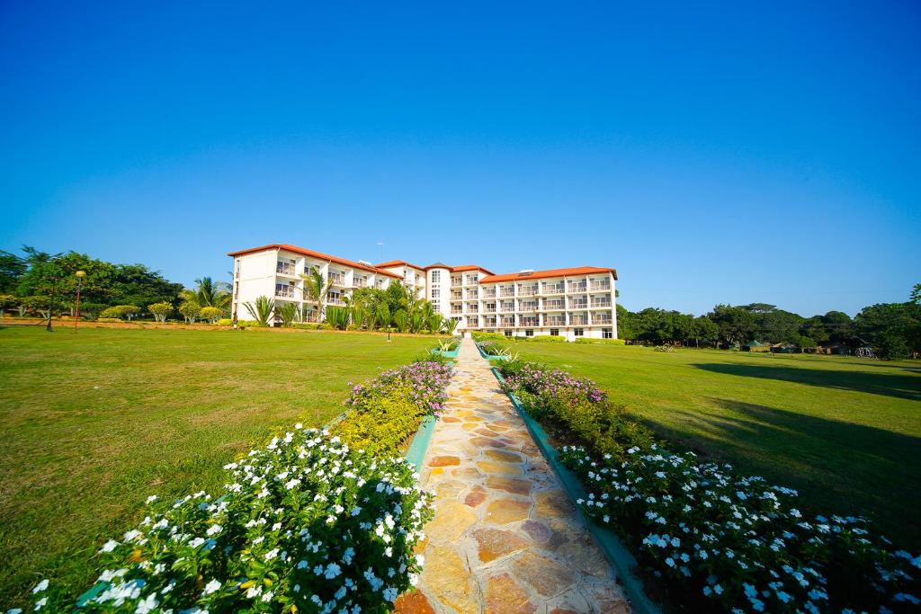 Katomi Kingdom Resort Entebbe photo 1