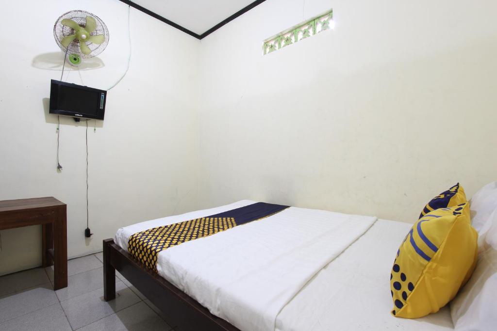 Hotel O Penginapan Tanjung Alang Syariah - Tap to explore photos