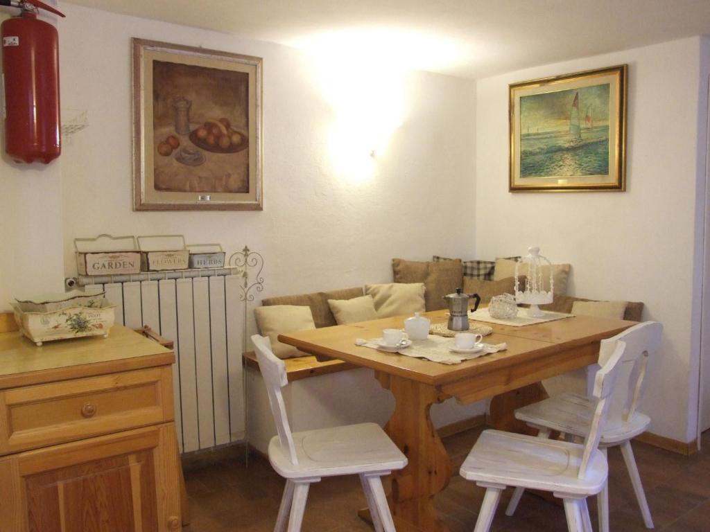 Cozy Holiday Home in Tuscany near wooded area photo 3