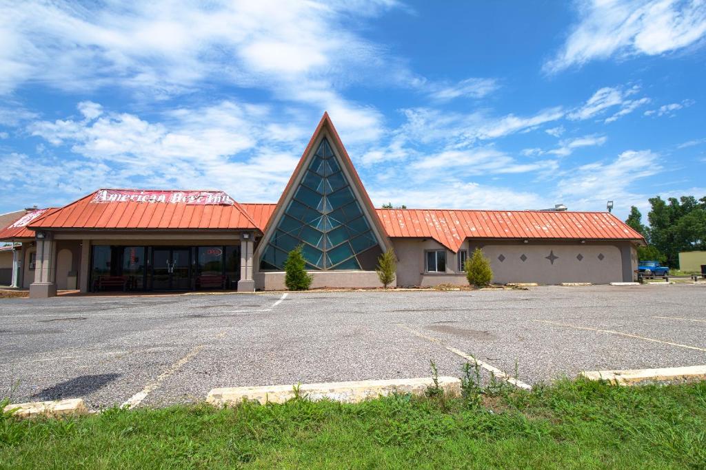 American Best Inn By OYO I-35 Perry near Lake McMurtry image