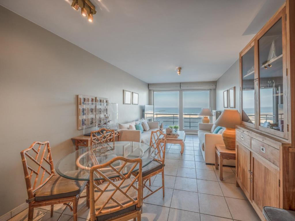 Ideal Holiday Apartment on Albert Beach photo 1