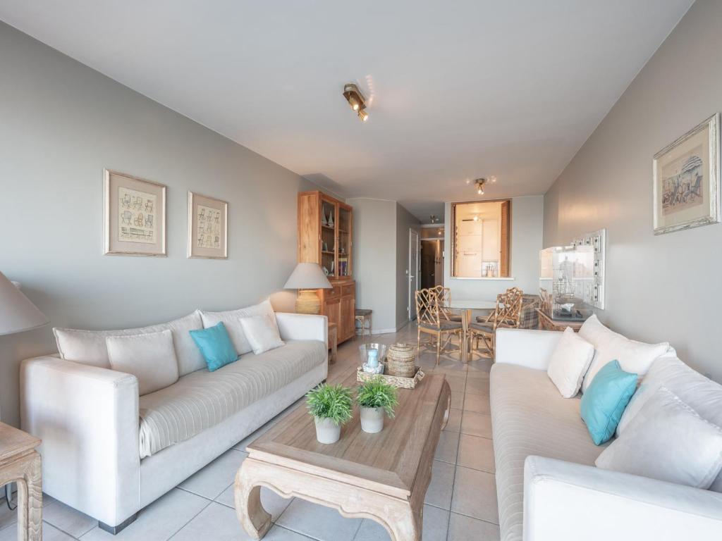 Ideal Holiday Apartment on Albert Beach
