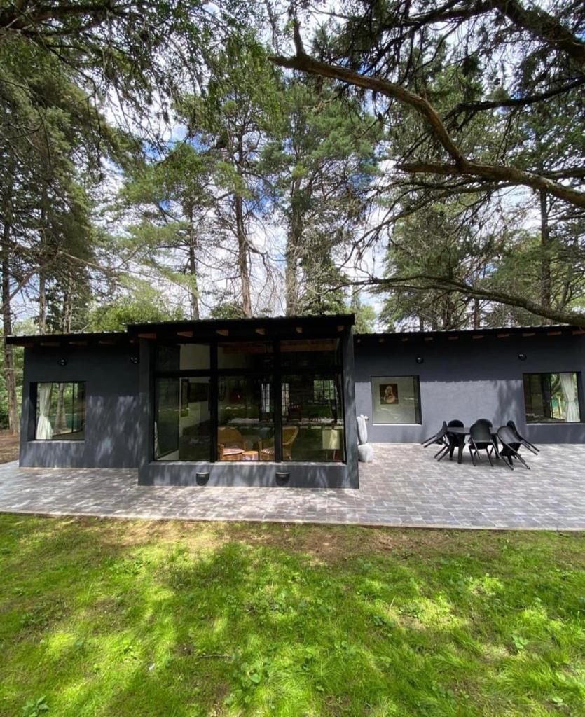 La Casa De Los Pinos