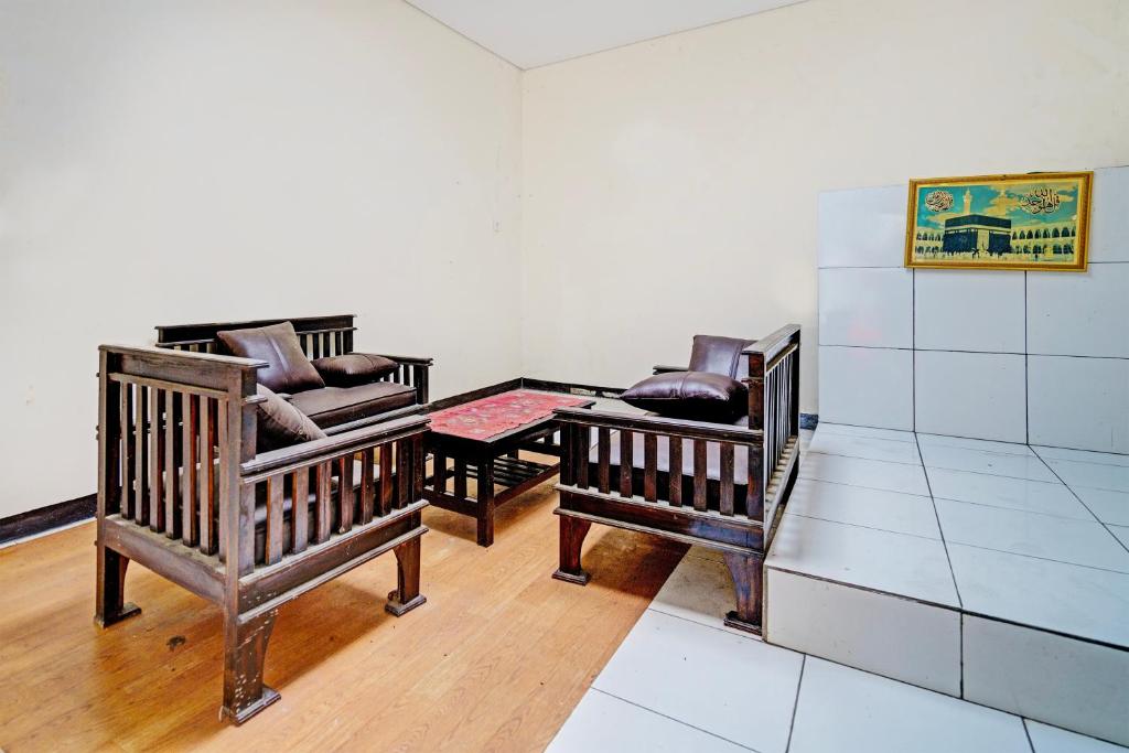 OYO LIFE 93634 Penginapan D'palinggihan Syariah