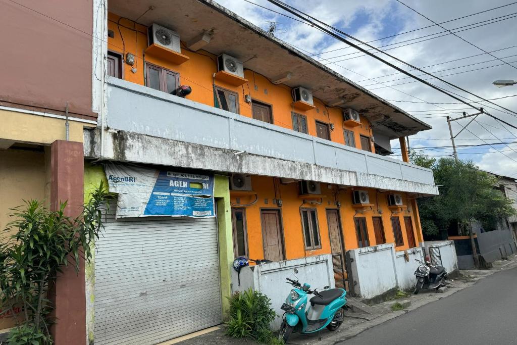 Hotel O Kost Indra - Tap to explore photos