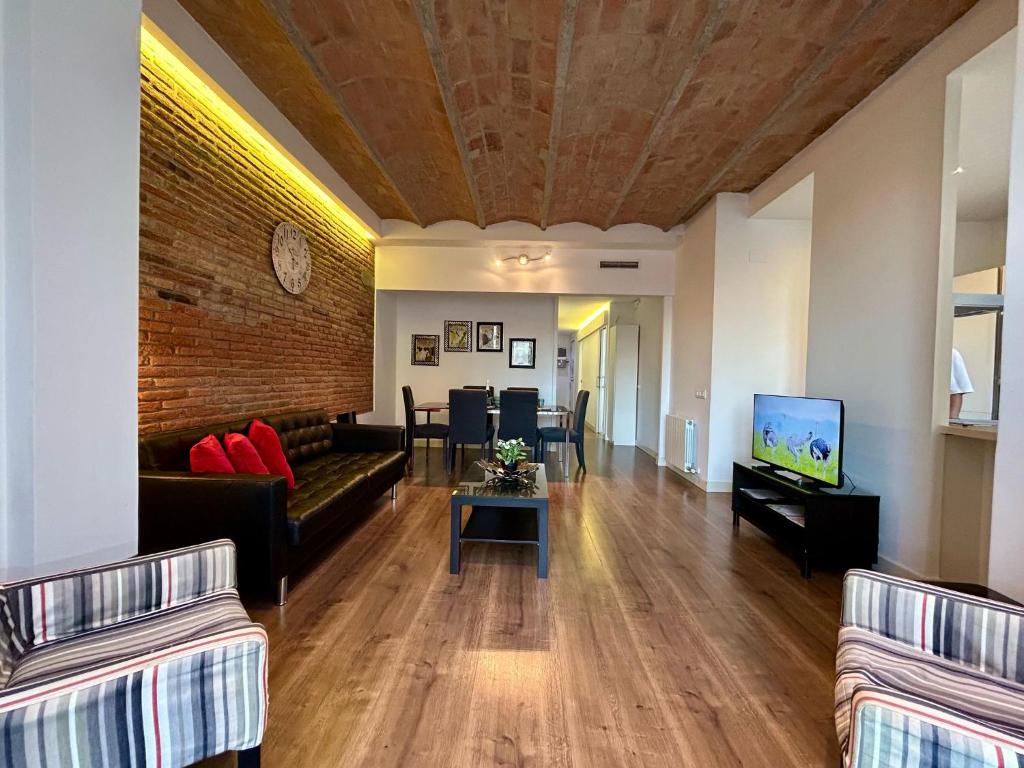 BarcelonaForRent Tucson Suites - Tap to explore photos