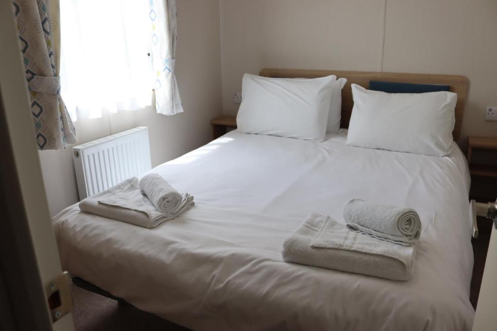Ingoldale Holiday Park - Tap to explore photos