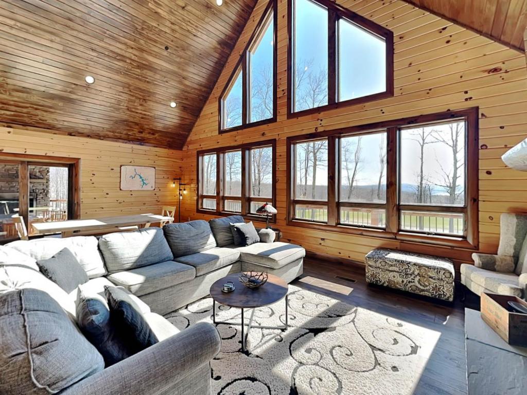Water & Mountain Retreat image