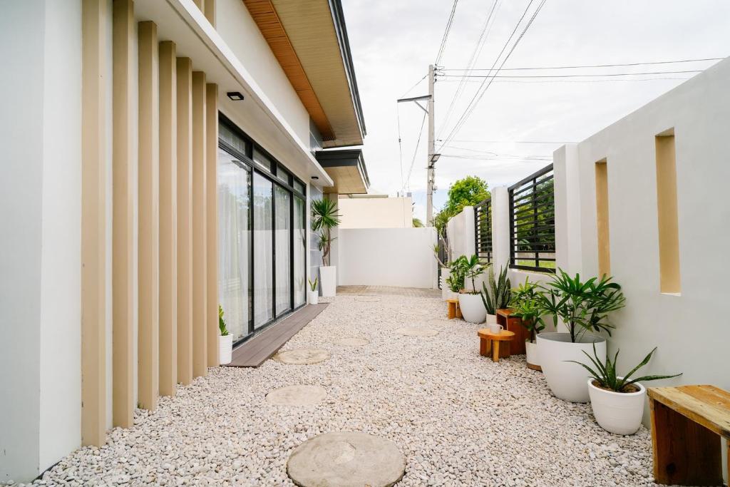 Bali-inspired Villa with Dipping Pool by Pallet Homes