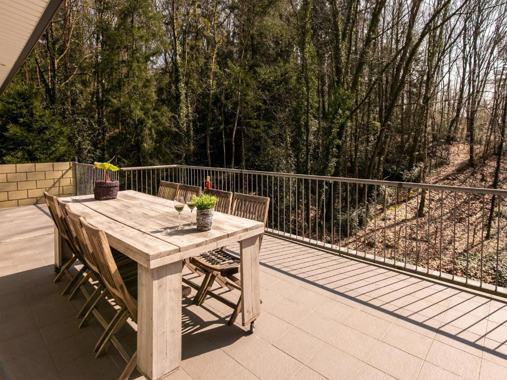 Holiday home with fenced garden photo 2