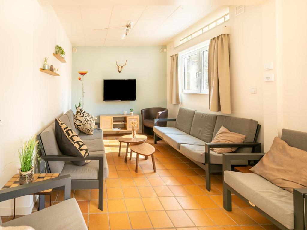 Holiday home with fenced garden photo 1
