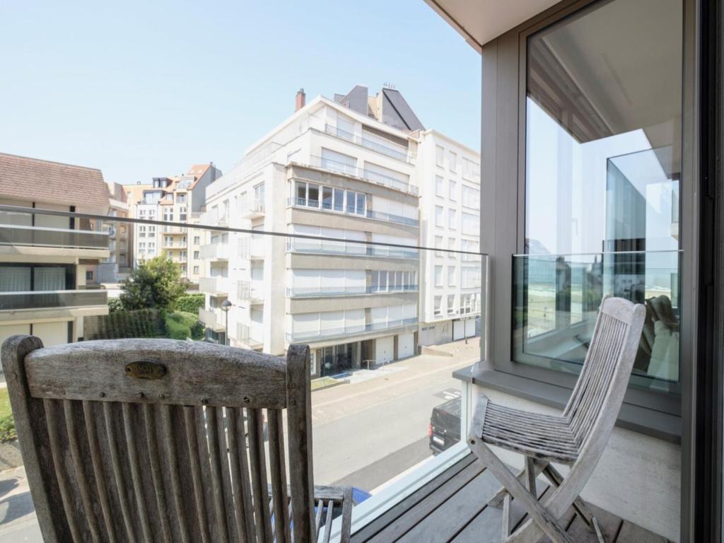 Elegant apartment with side sea views photo 2