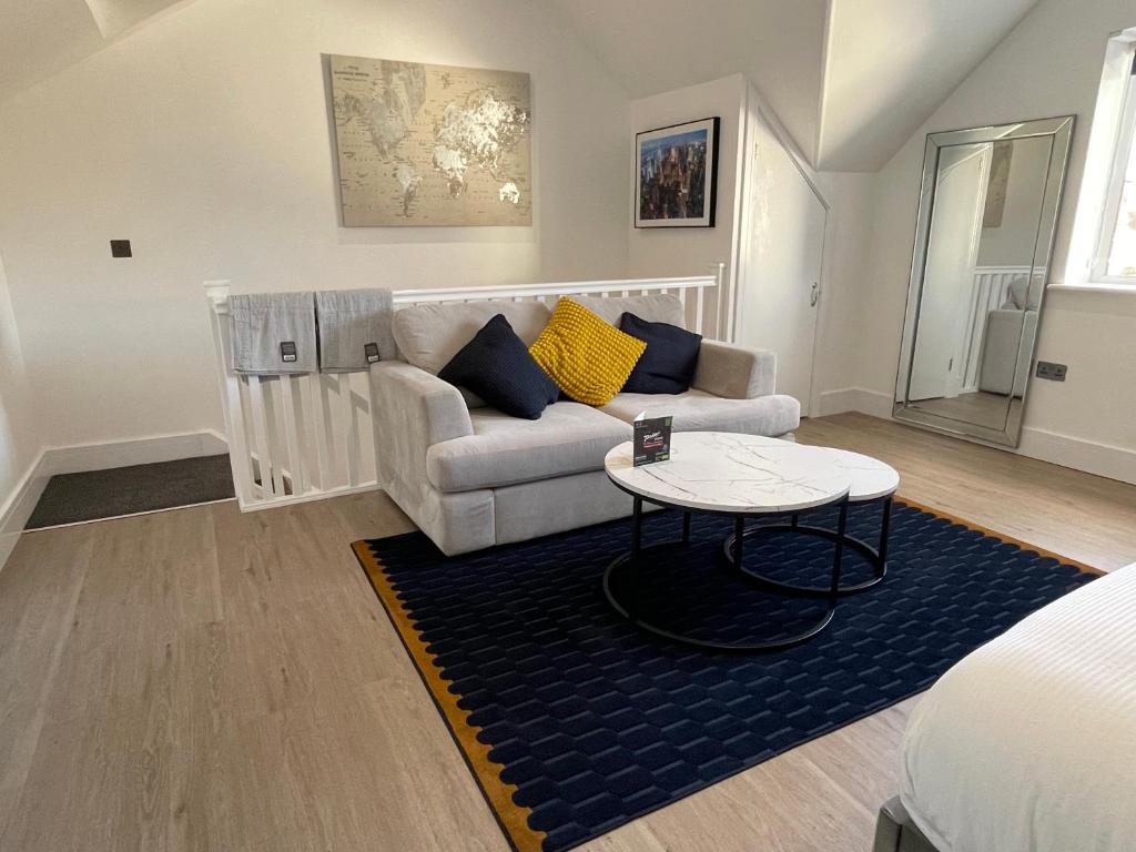 Welcome rooms 55b- Self Check-In whole apartment FULLY REFURBISHED - Tap to explore photos