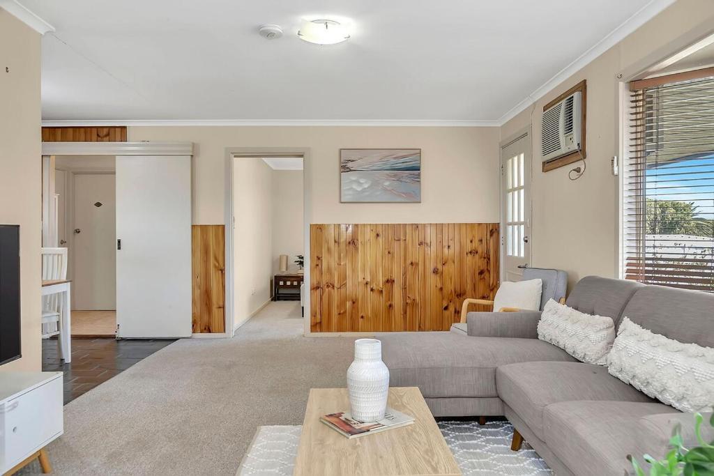 Charming Coastal Cottage-Steps Away from the Beach photo 1