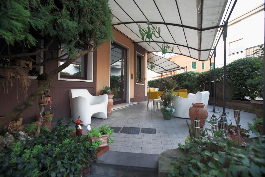 Hotel Alexandra photo 2