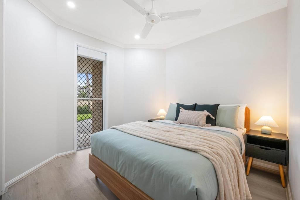 Topsail Tides Absolute Canal Waterfront Banksia Beach photo 4