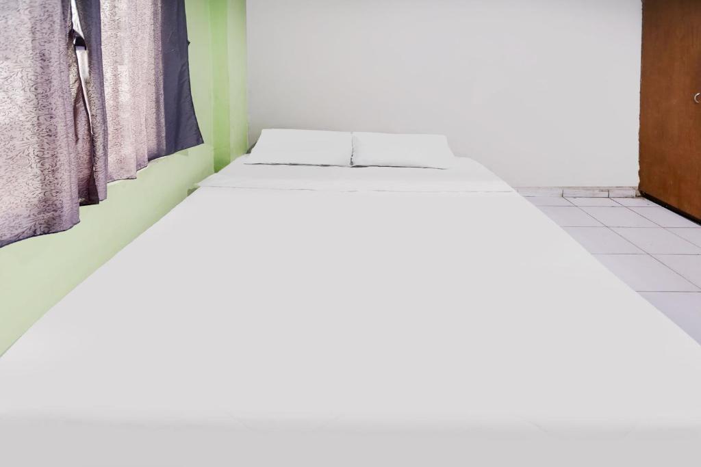 Hotel O Solo Baru 2 Homestay Syariah - Tap to explore photos