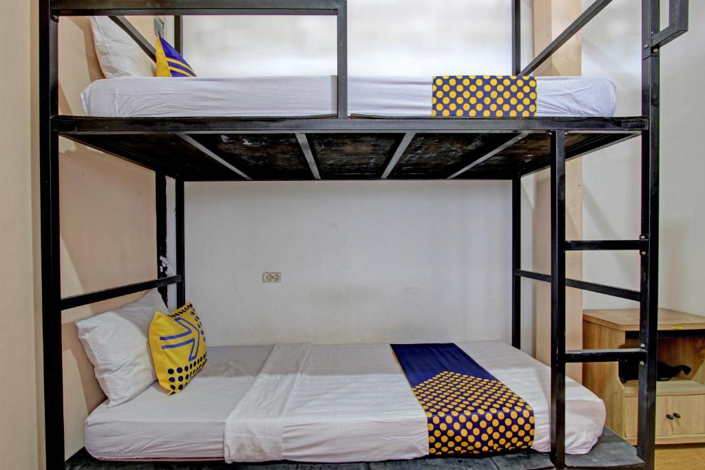 Hotel O Cindelaras B&b Bunk Bed - Tap to explore photos