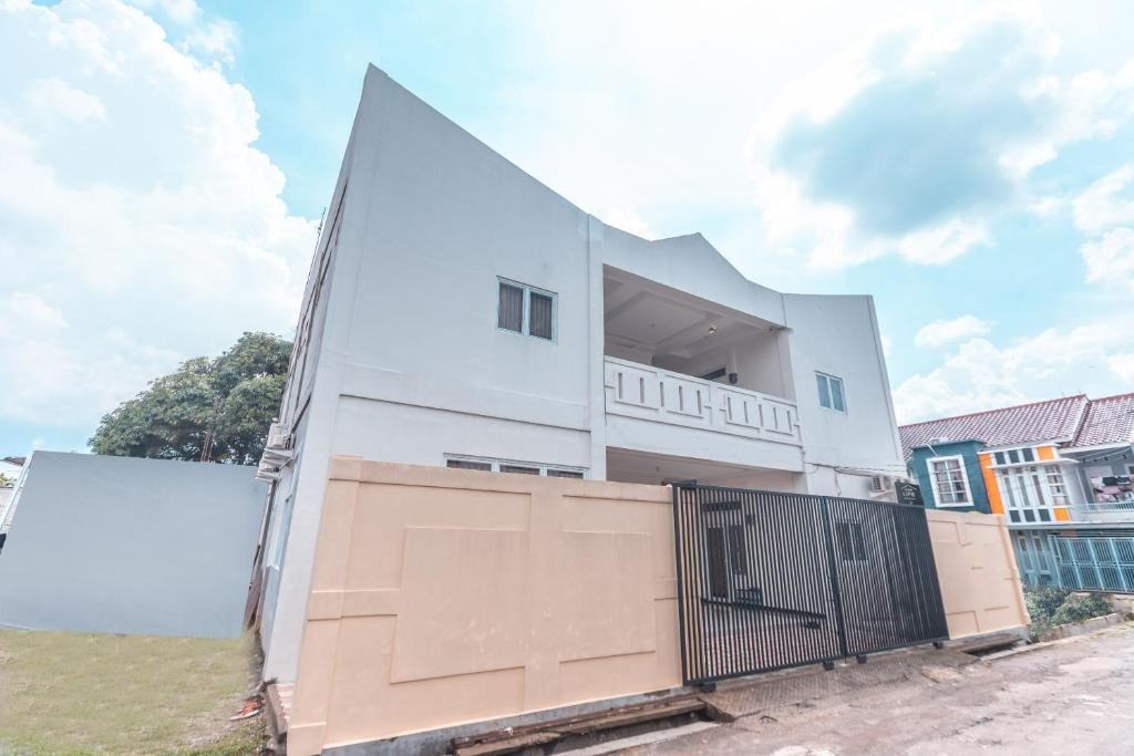 OYO Life 2658 Kost Rasyamada photo 2