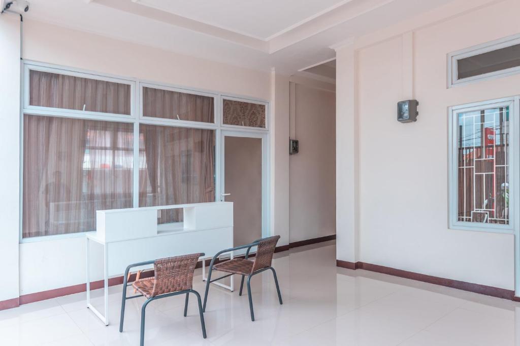 OYO Life 2658 Kost Rasyamada photo 3