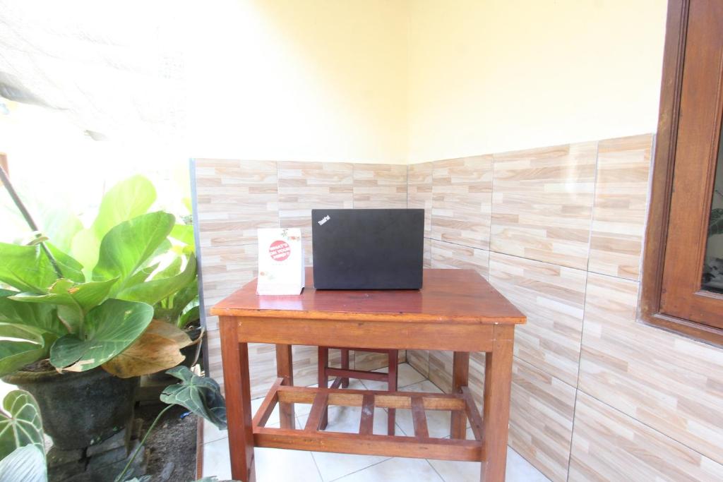 OYO Life 93403 Penginapan Adinda photo 3