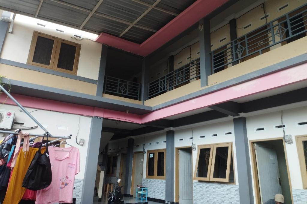 OYO Life 93403 Penginapan Adinda photo 1