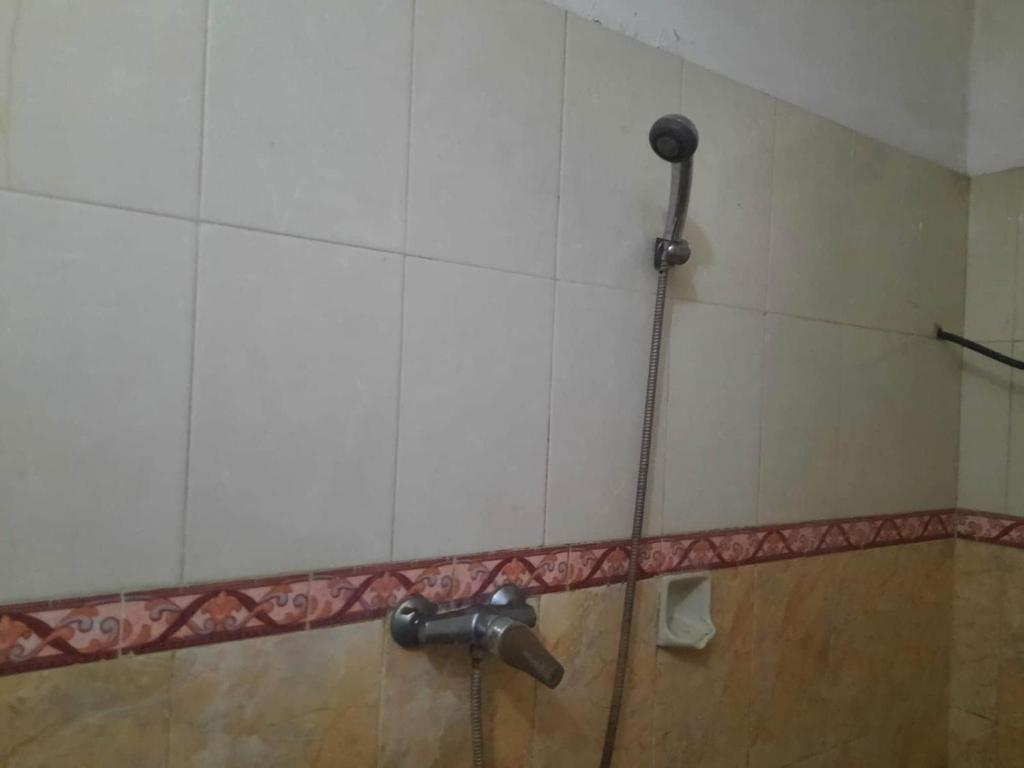 Hotel O Guest House Pak Eman - Tap to explore photos