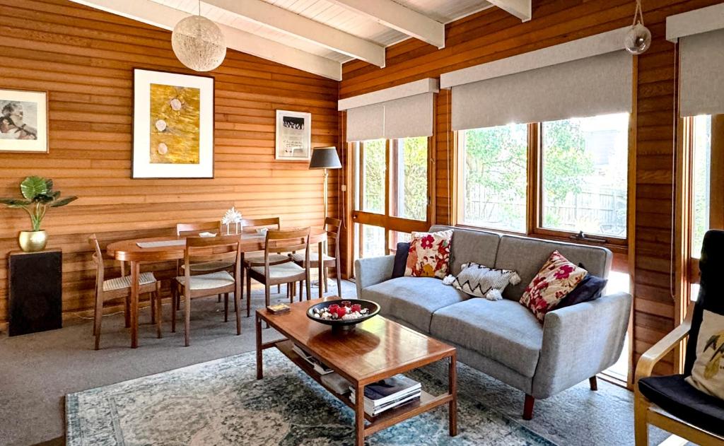 Anchorage Cottage Ventnor, Phillip Island - pet friendly, free WiFi, linen included photo 2