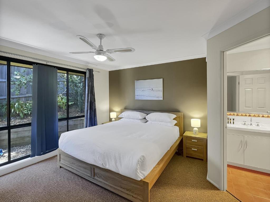 Our Haven: 4-Bed Escape Near Beach & Mogo Trails photo 1