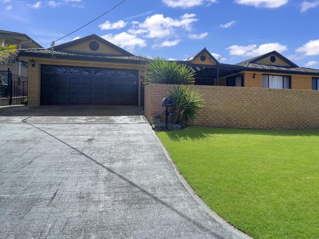 Our Haven: 4-Bed Escape Near Beach & Mogo Trails photo 4