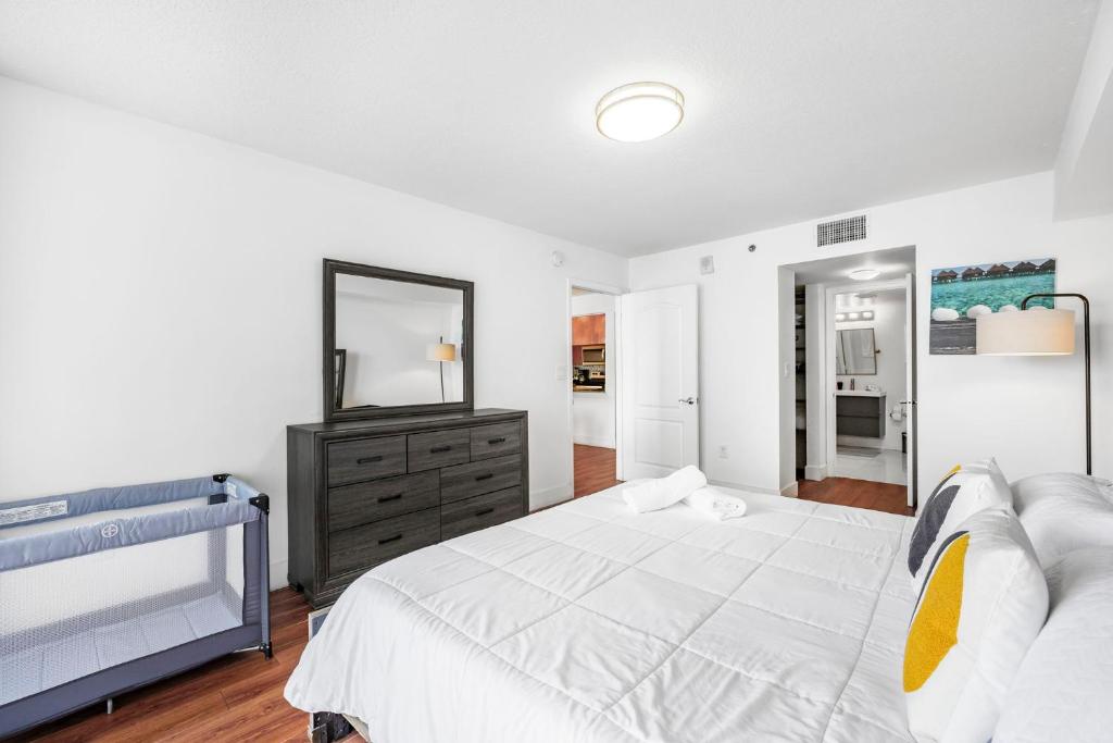 Exclusive 1BR Apartment on 35th floor - Tap to explore photos