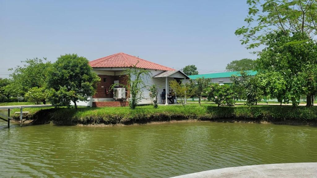 Crow Euro Inn Hotel and Resort photo 3