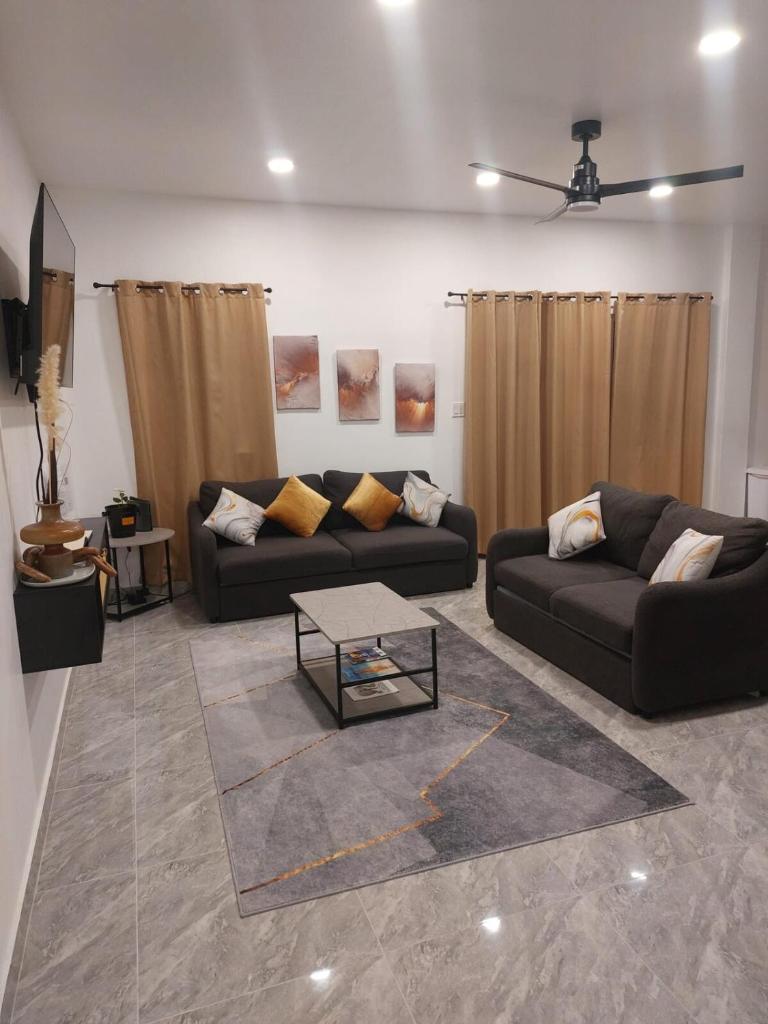 Spacious 2 Bedroom Unit with Concierge photo 1