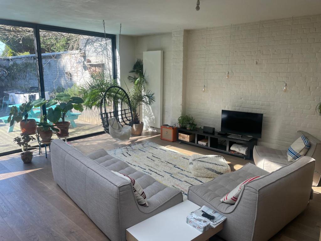 Spacious house with big garden close to the city photo 1