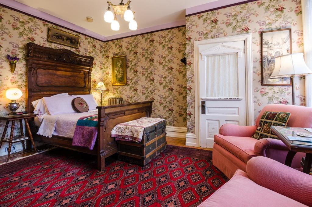 Двухместный (Queen Room with One Queen Bed, Private Bathroom and Garden View), The Gables Bed and Breakfast Philadelphia