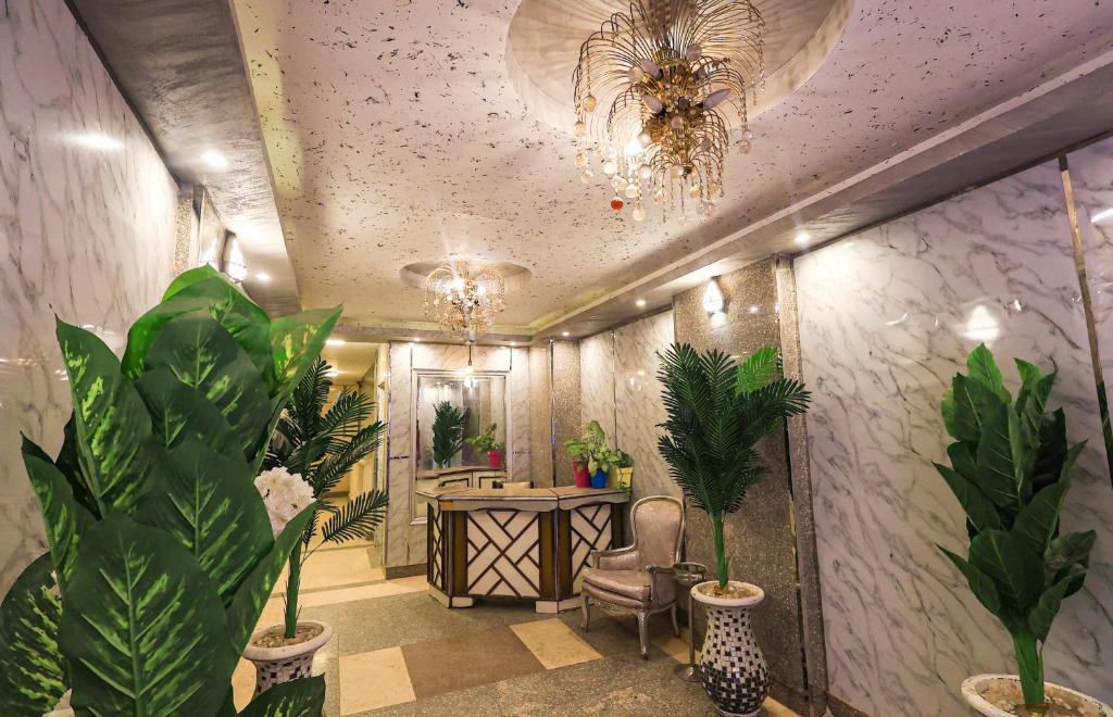 Grand Pyramids Inn - Tap to explore photos