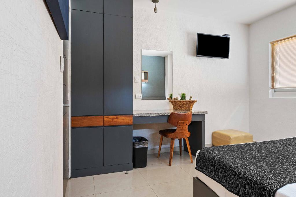 Homesuites Zaragoza - Tap to explore photos