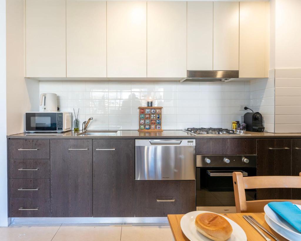 Elegant Apartment, Heart of Newtown with Secure Parking photo 4