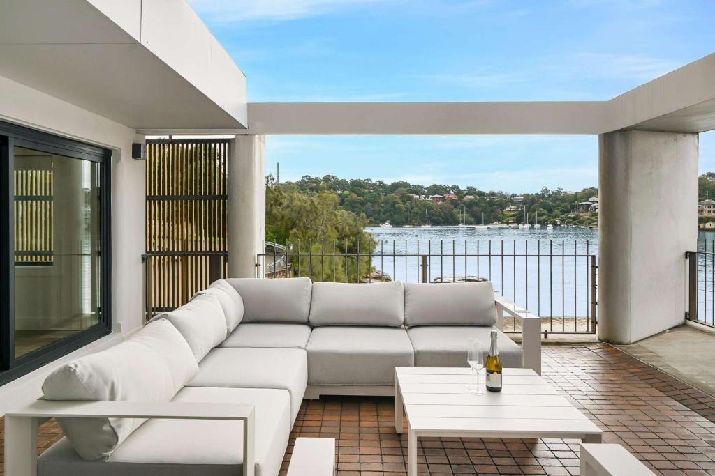 Sydney Harbour-Front Home With Views & Parking photo 4