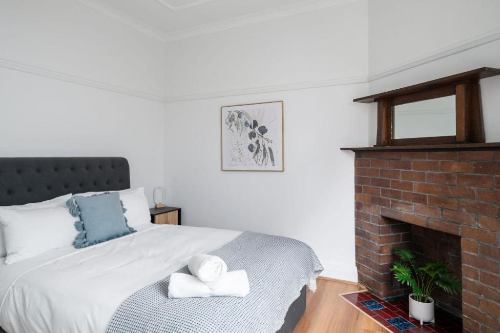 Rozelle Retreat by the Bay Run