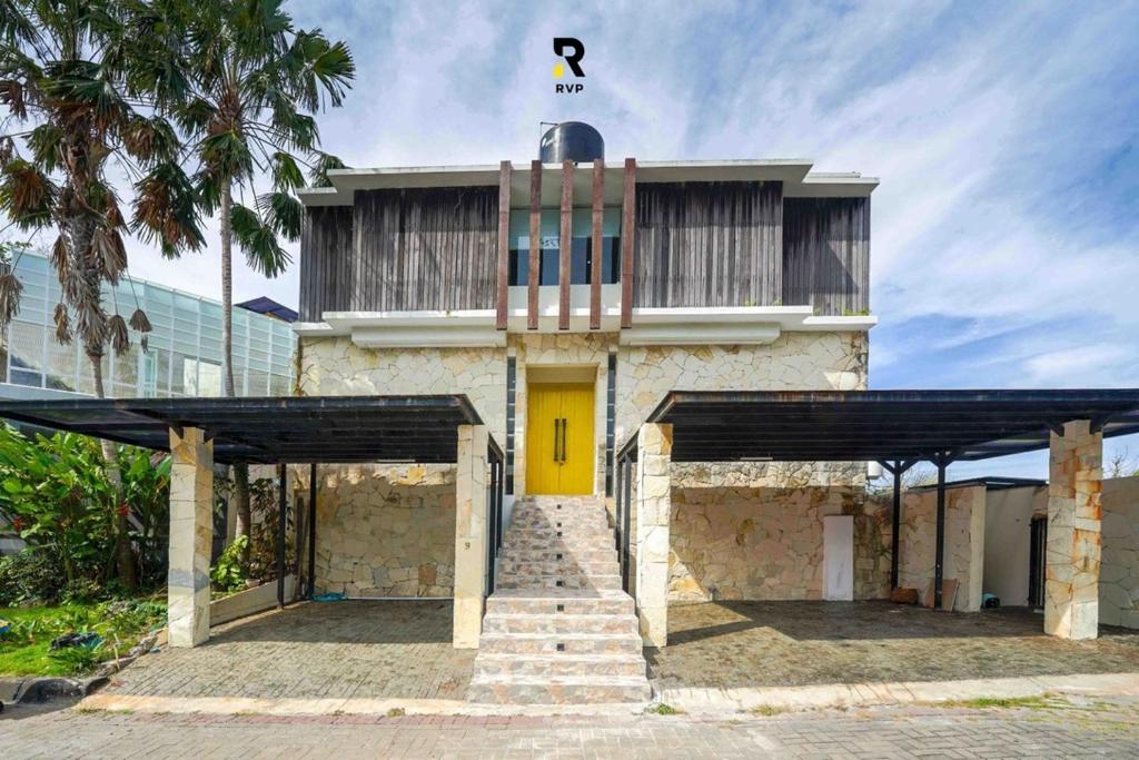 Spacious 2-Bedroom Villa with 850sqm of Stylish space