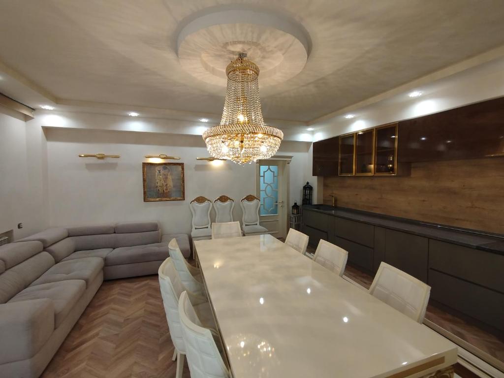 Baku Lake view 3 bedrooms apartment photo 3
