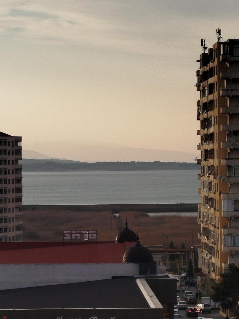 Baku Lake view 3 bedrooms apartment photo 1