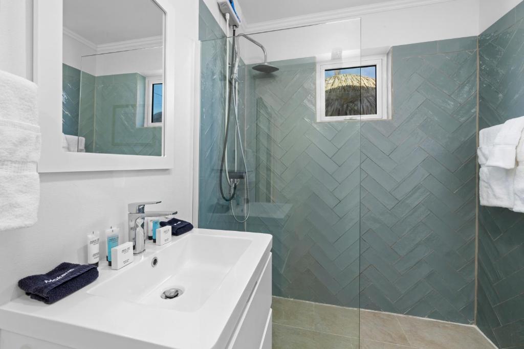 NEW Indulge in Island Bliss at 6BR Casa Soluna by Bocobay photo 4
