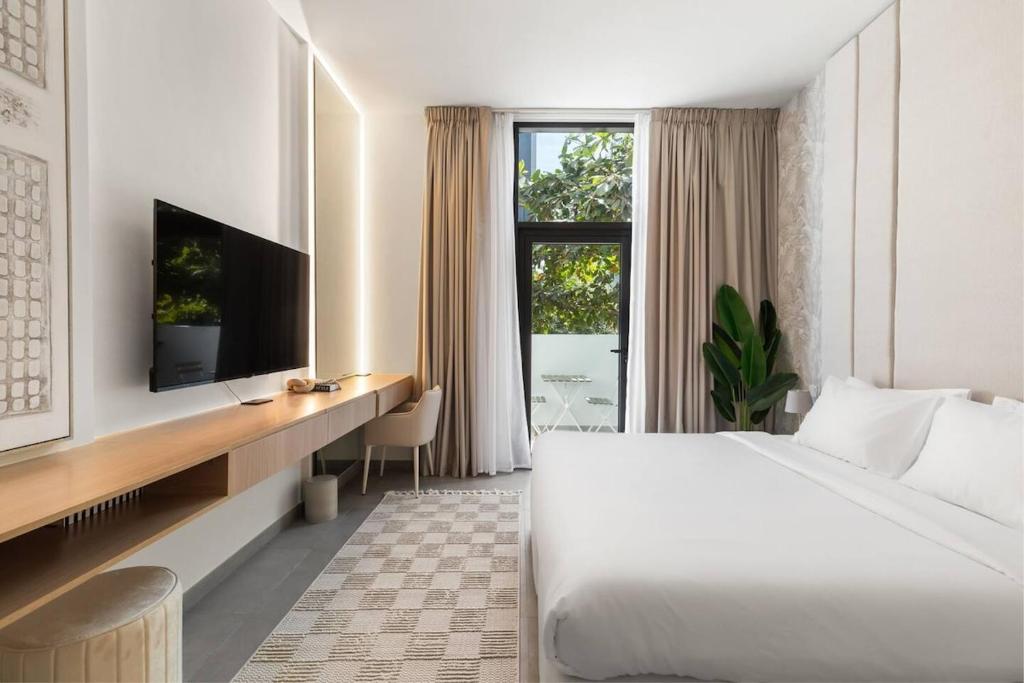 Sahab - Luxury Studio with Balcony - Garden view