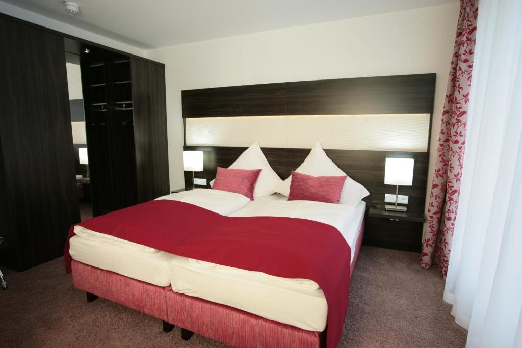 Сьюит (Полулюкс с балконом), Hotel Demas City