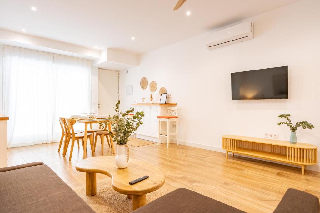 ISG Apartments Triana 6 - Tap to explore photos