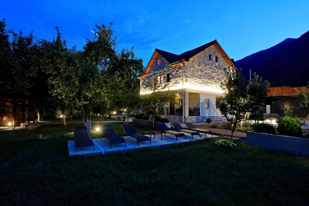 Plis Bujtina - Guesthouse